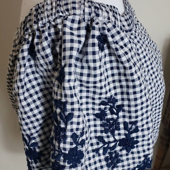 Cute off the shoulder top - Picture 2 of 4